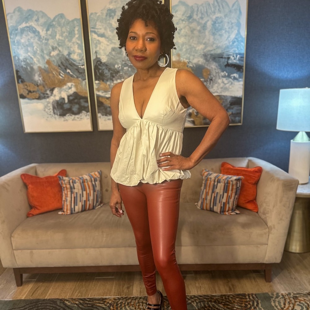 Woman v neck pleather gathered hem top.